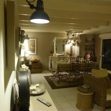 Les Persiennes Saintes